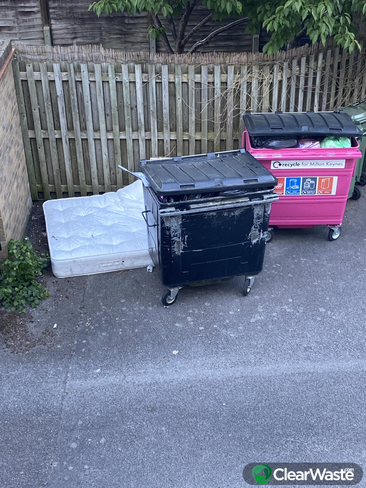 Flytipping in Kirkwood Grove, Milton Keynes ClearWaste