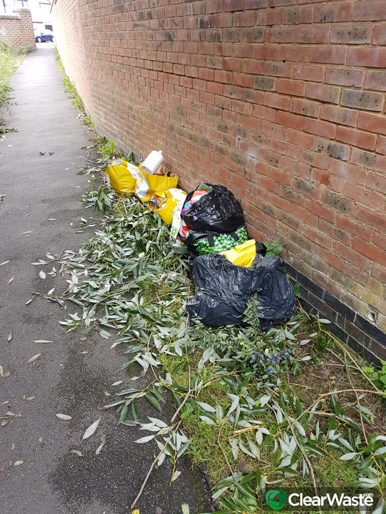 Flytipping in Fairford Leys Way, Aylesbury ClearWaste
